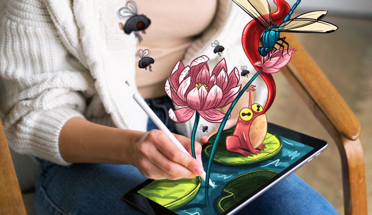 photo d'une jeune designer dans son atelier, entouré de croquis, d'outils numériques et d'éléments artisanaux, illustrant la fusion entre tradition et modernité